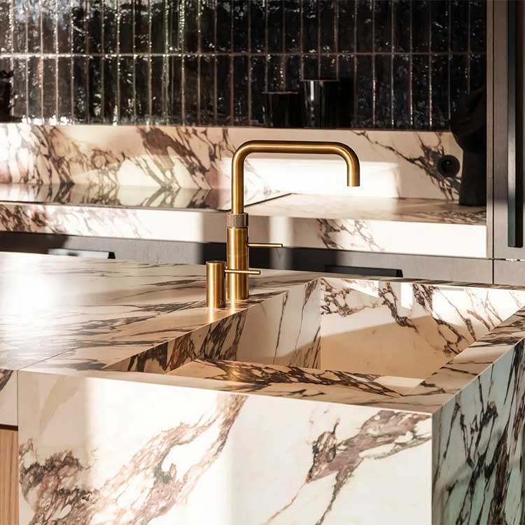 Porcelain worktops created with marble effect Calacatta Viola Uniceramica stone from Brachot - Brachot image